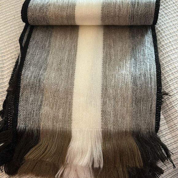 Beautiful alpaca scarf from Ecuador so soft and warm! - Picture 12 of 12